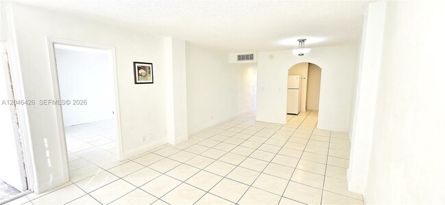 Photo - 2903 NE 163rd St Unidad 404