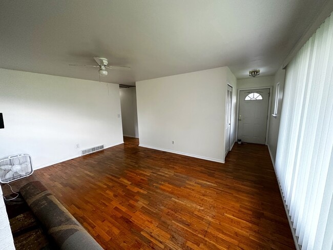 Photo - 1490 Brady Ave