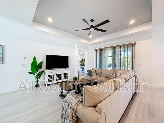 Photo - 6049 Higgins Ln