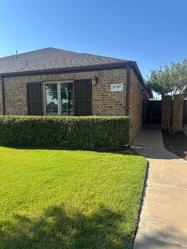 Building Photo - Beautifully Maintained Duplex - Lease Only Rental