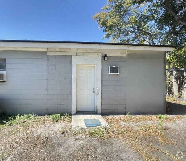 Building Photo - 10603 Briarcliff Rd E Unit 2 Rental
