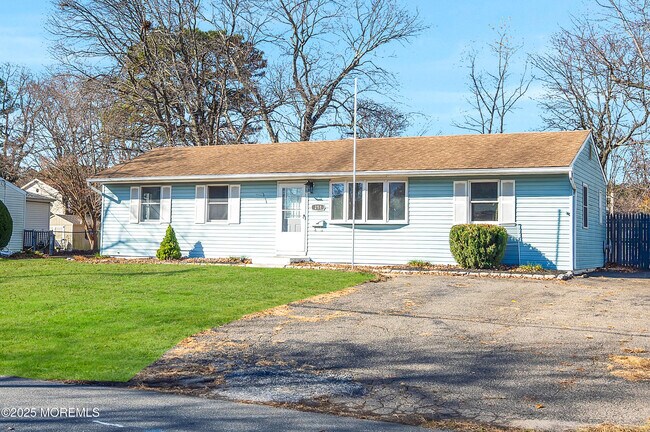 Photo - 251 Sprucewood Dr