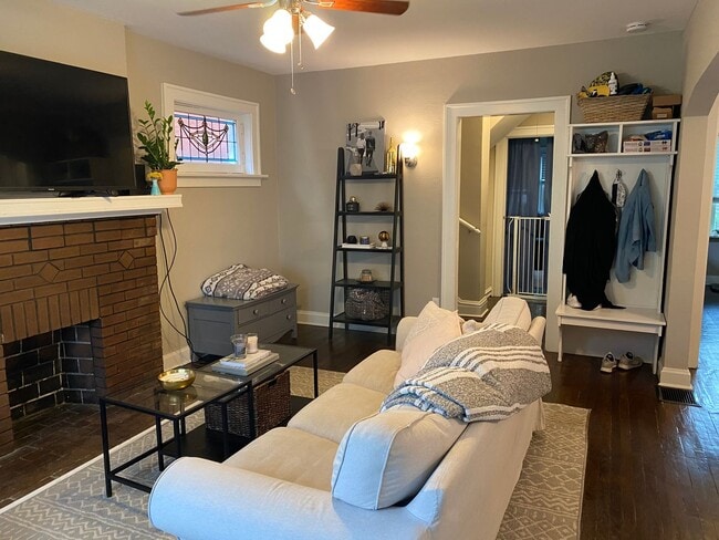 Photo - Large Spacious Home with 2 Car Garage in South Hampton