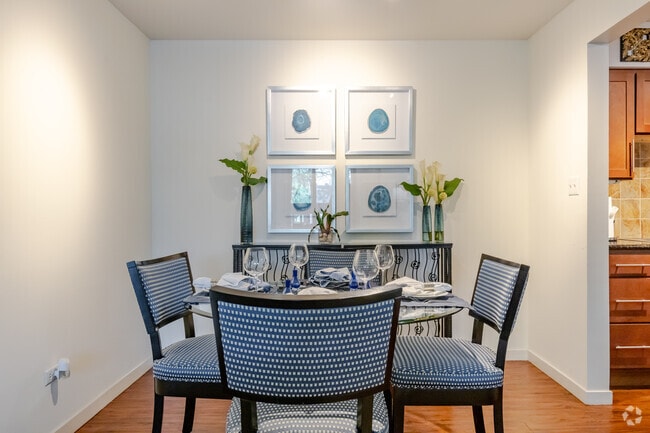 2BR, 2BA - Dining