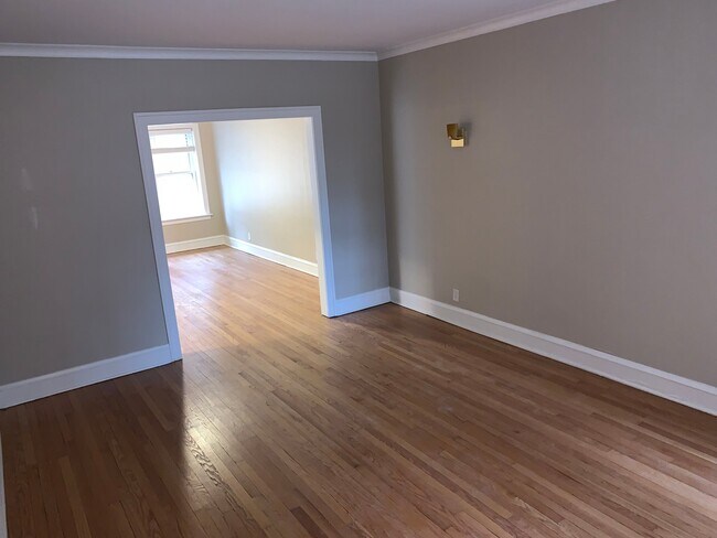 2046 W Farragut Ave Unit 1