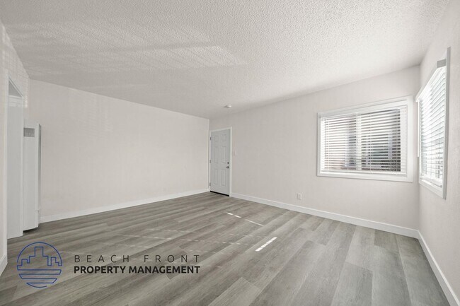 249-251 W Pomona Blvd