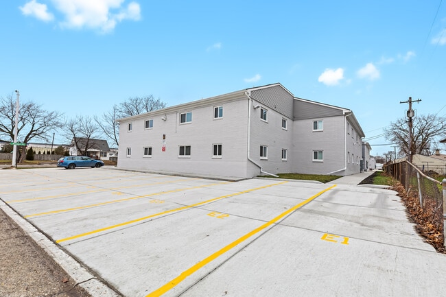 Aparcamiento - RSAN on Woodward Heights