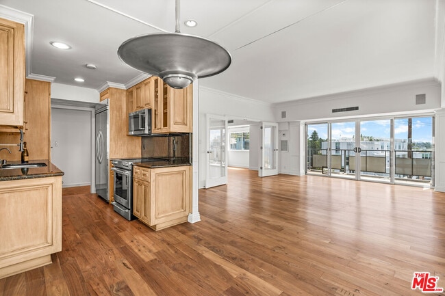 Building Photo - 1155 N La Cienega Blvd Unit 306
