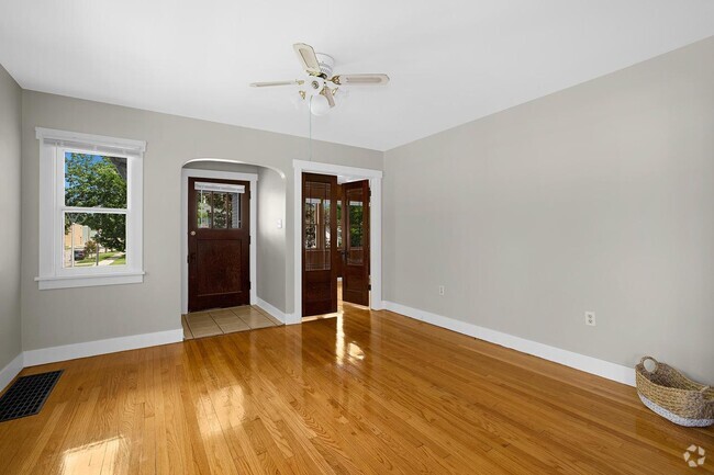 Building Photo - 602 7th St S Rental
