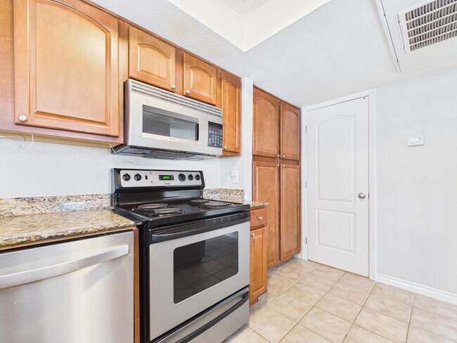 Photo - 3420 W Danbury Dr Unidad Apt C203