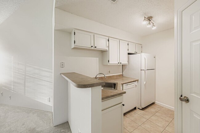 Photo - Cozy 1 bedroom condo with 1 bath