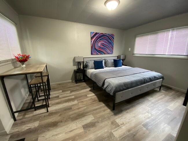 Photo - 174 Perthshire Dr Unit Studio