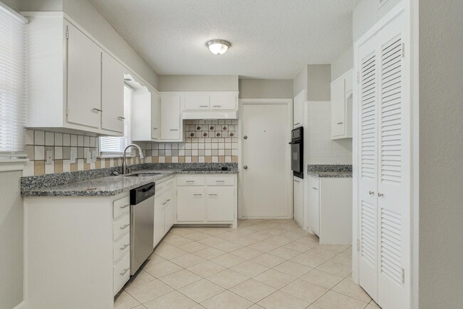 Photo - 4916 46th St