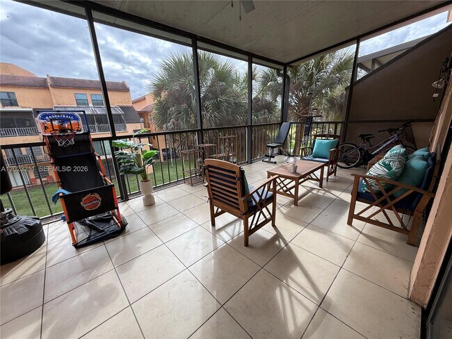 450 Commodore Dr Unit 306