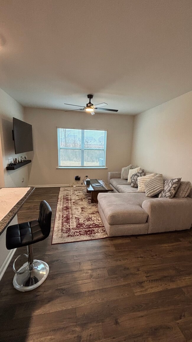 Photo - 325 Chapelwood Way