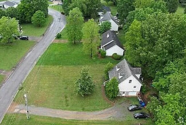 Building Photo - Charming Updated Home in White House with ...