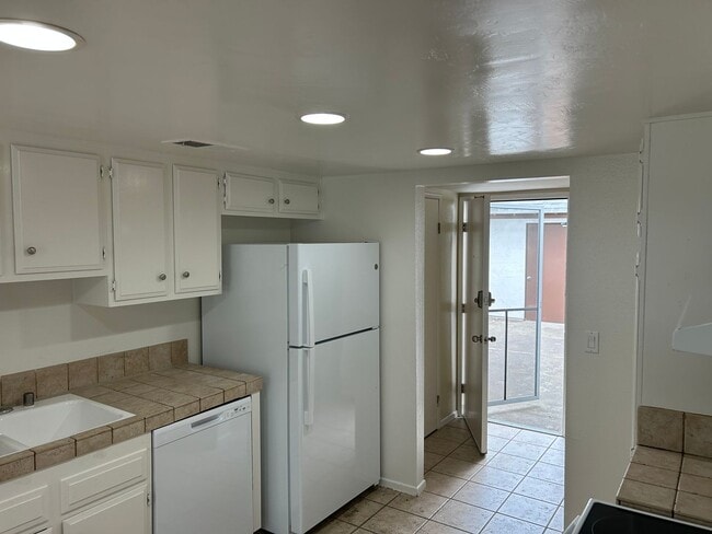 Photo - 3 Bedroom Home Near UCSD, UTC Mall, and Be...