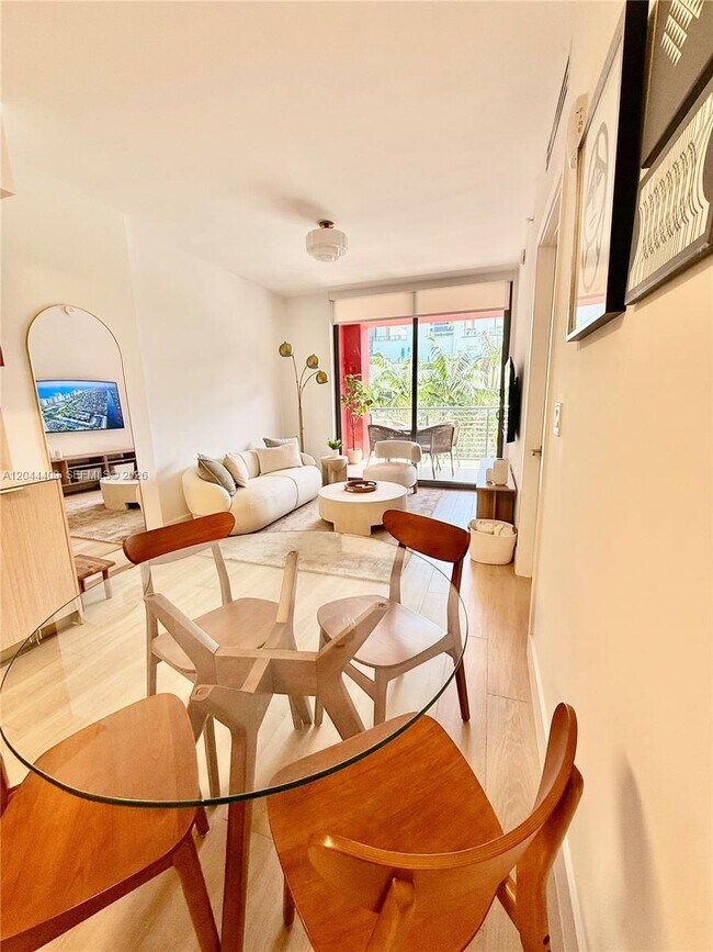 Photo - 90 NE 32nd St Unidad 302