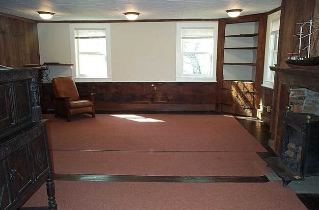 Living Room - 772 Farmington Ave Apartments Unit 2