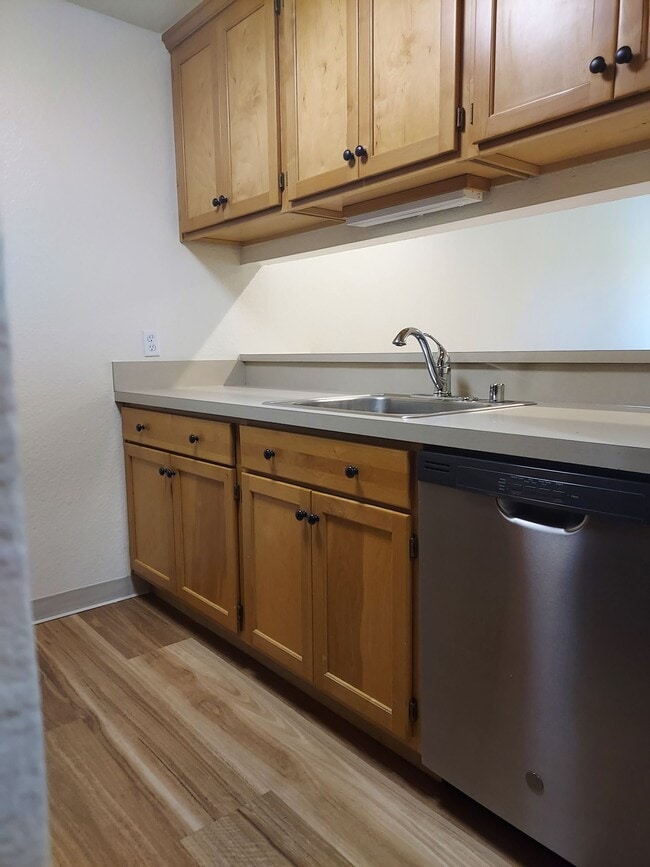 kitchen - Pinehurst Apartments