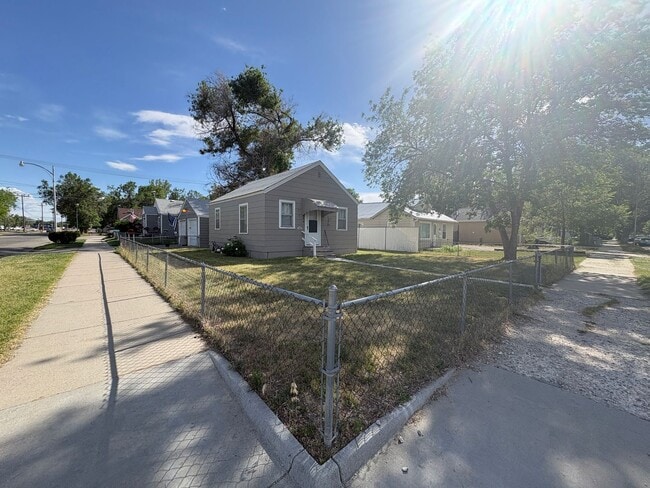 Building Photo - 1 bed 1 bath house