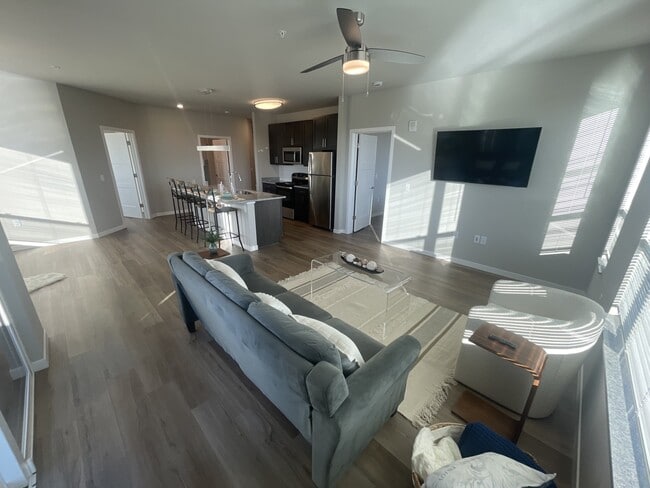 Building Photo - West End @ University Park