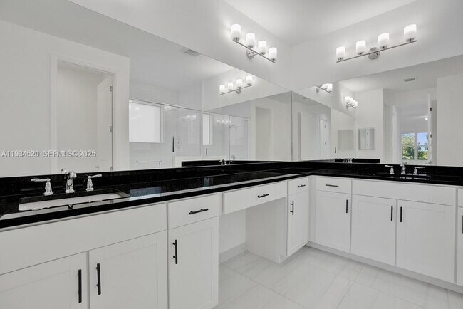 Photo - 19594 Broad Shore Walk