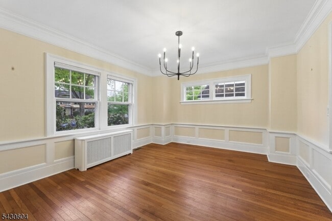 Photo - 190 Fernwood Ave