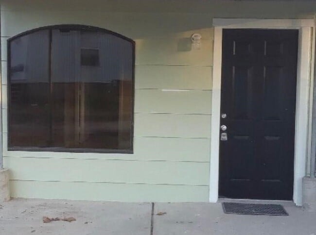 Building Photo - 24571 Cochran Dr Rental