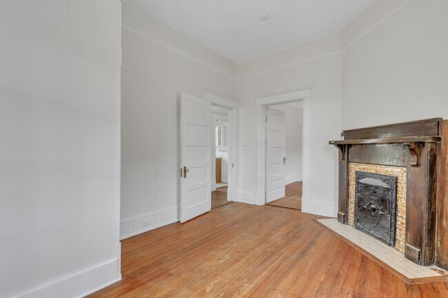 Front Bedroom - 1120 E 31st St Unit B