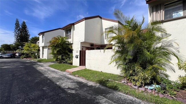 Building Photo - 9807 NW 4th Terrace Unit 9807 Rental
