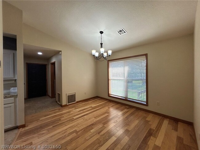 Photo - 1450 N Ulmer St