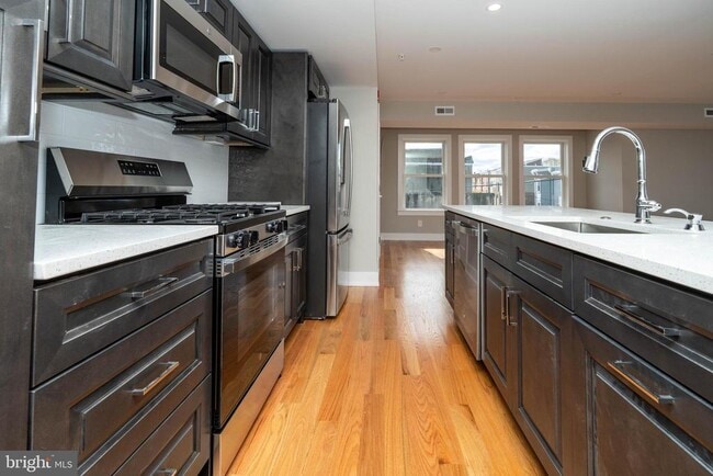 Building Photo - 1711 S 5th St Unit 4-5