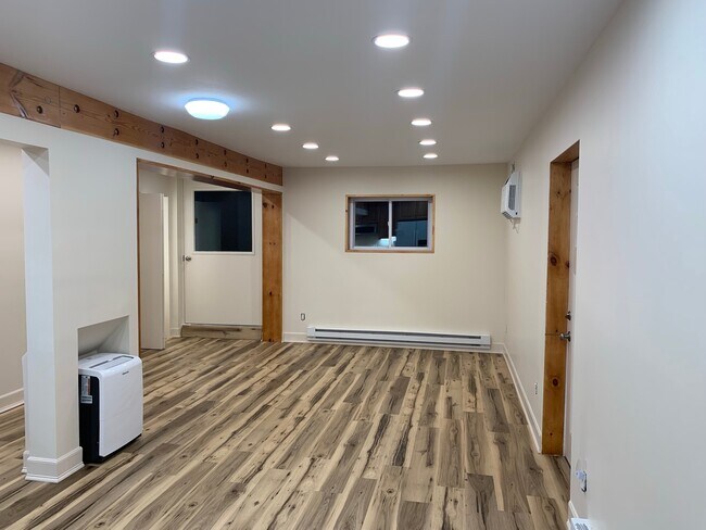 Photo - 52 Schoolhouse Rd