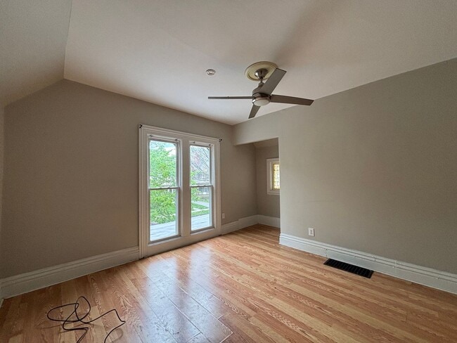 Building Photo - 300 Meigs St Unit 3