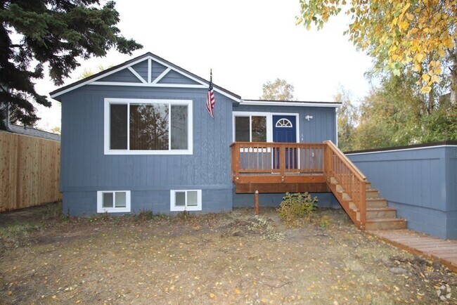 Building Photo - Beautiful 2 Bedroom Upstairs Unit! Rental