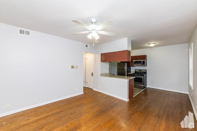 Building Photo - 1 bedroom in Chicago IL 60613 Rental