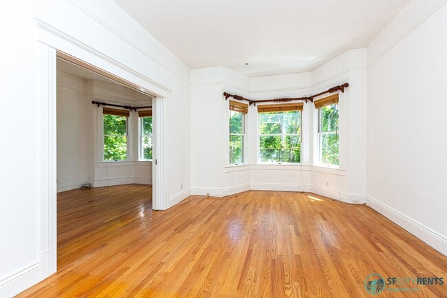 Photo - Mission District: Top Floor Flat Above Blondie's Bar w/ Formal Dining Room & W/D in unit Unit 542 Valencia St. #A