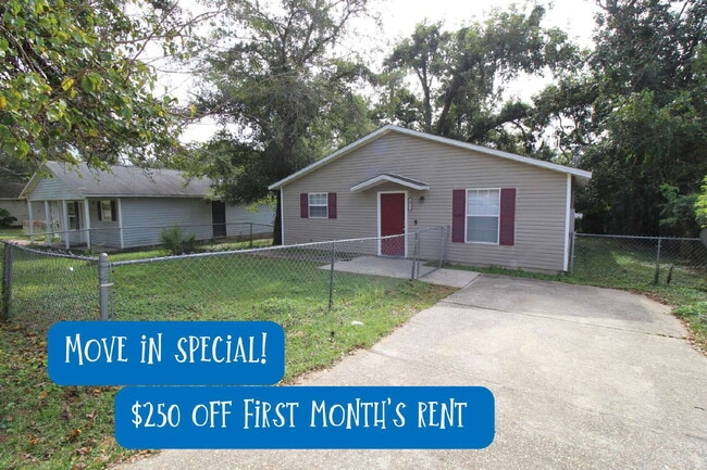 Building Photo - Remodeled 3BR/1BA Home – Fresh Paint, Upda...