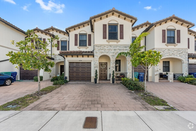 Building Photo - 12754 SW 230th St Rental