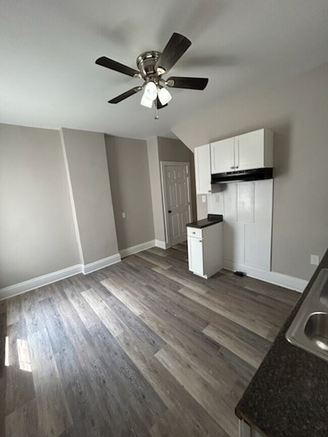 Photo - 1378-1380 Hamlet (Park) Unit 1378 Hamlet