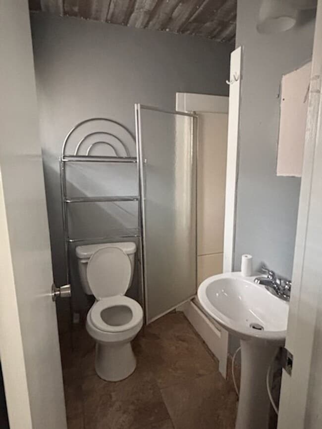 Photo - 1670 Kentwood Dr