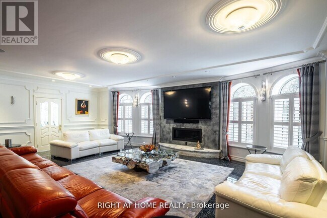 Photo - 38 Sugarbush Ct