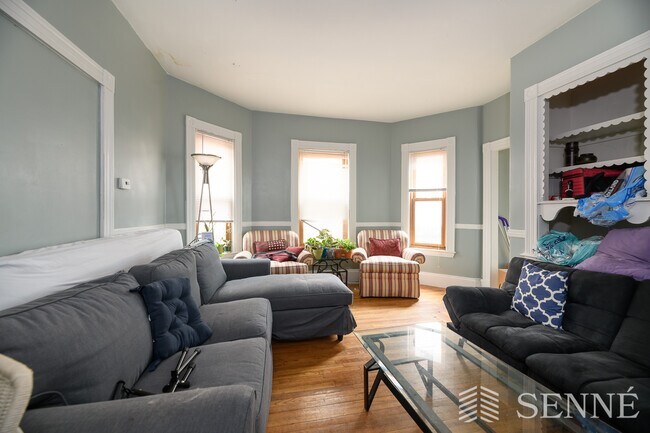 Building Photo - 134 Elm St Unit 1