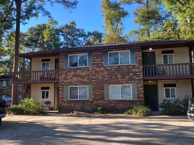 Building Photo - 3200 Ginger Dr