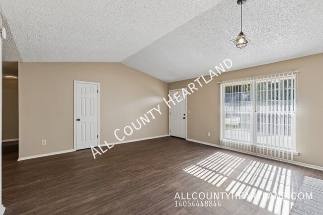 Photo - 119 Woodman Dr