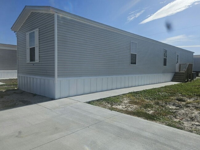 Building Photo - 1046 Myakka Dr