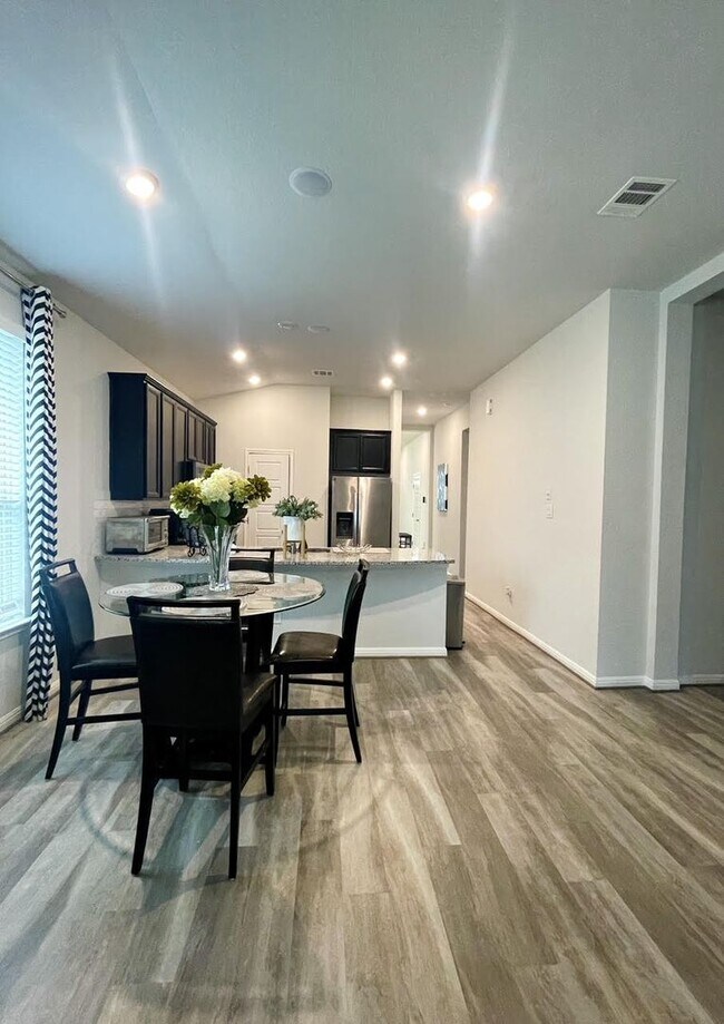 Photo - 5005 Drovers Path