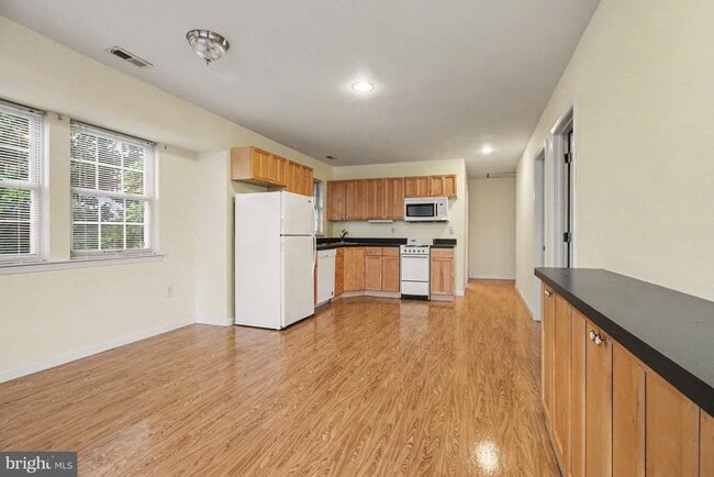 Photo - 1702 Oakfield Ave