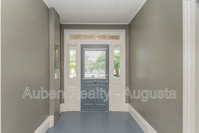 Photo - 2024 Clark St